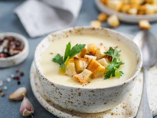 a bowl of cauliflower soup and croutons